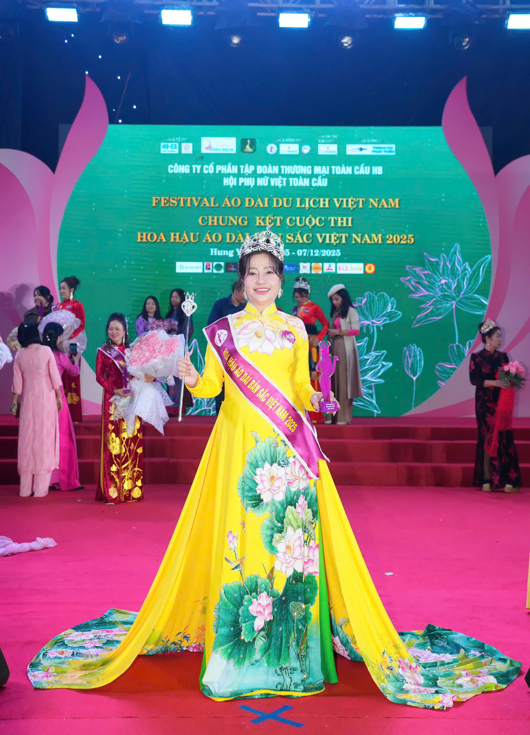 T&acirc;n Hoa hậu nh&iacute; &aacute;o d&agrave;i bản sắc Việt Nam đến từ TP HCM - Ảnh 1.