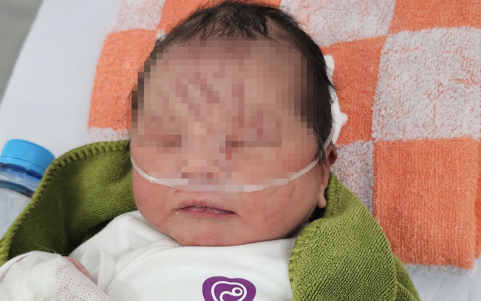 Bé sơ sinh nghi bị chôn sống được cứu kịp thời tại gia Lai - Ảnh 1.