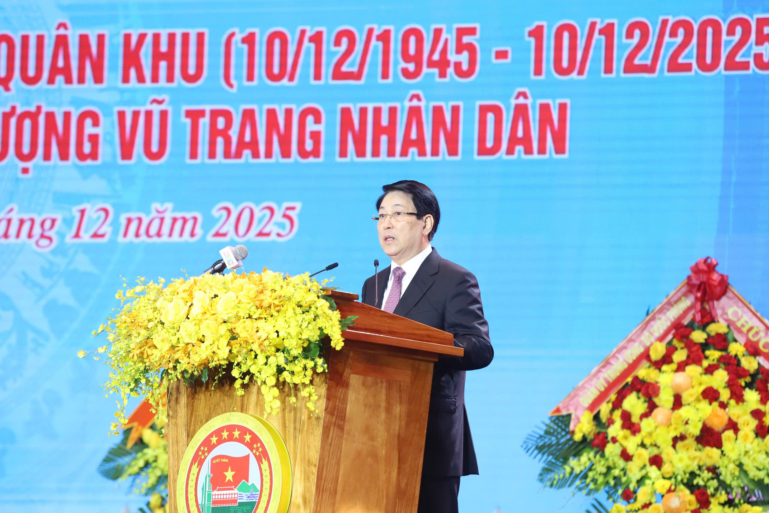 Chủ tịch nước Lương Cường dự lễ kỷ niệm 80 năm ng&agrave;y truyền thống Lực lượng vũ trang Qu&acirc;n khu 7 - Ảnh 7.