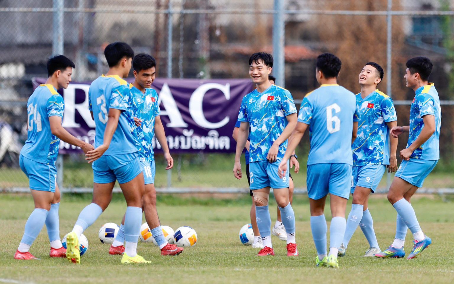Ng&agrave;y quyết định của b&oacute;ng đ&aacute; Việt Nam tại SEA Games  - Ảnh 4.
