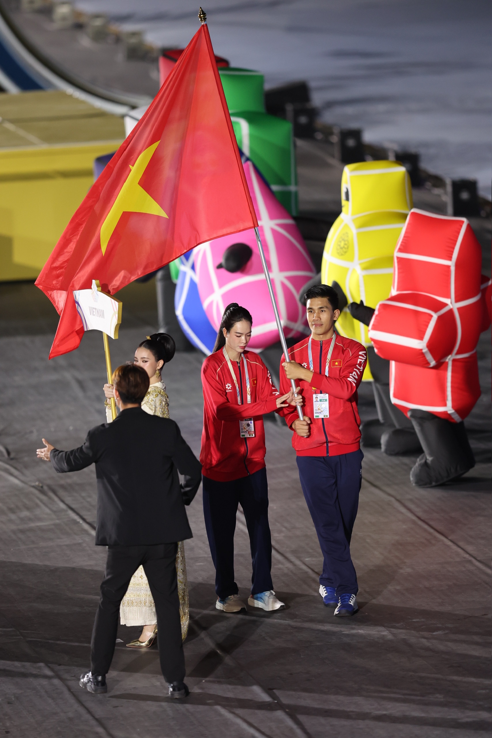 Nhiều "sạn" trong buổi lễ khai mạc SEA Games 33 - Ảnh 7.