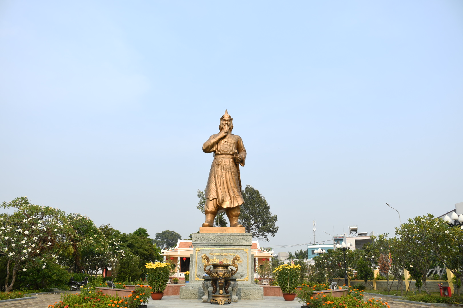 Thăm đền B&igrave;nh K&iacute;nh, nghe chuyện người mở c&otilde;i Phương Nam- Ảnh 2.