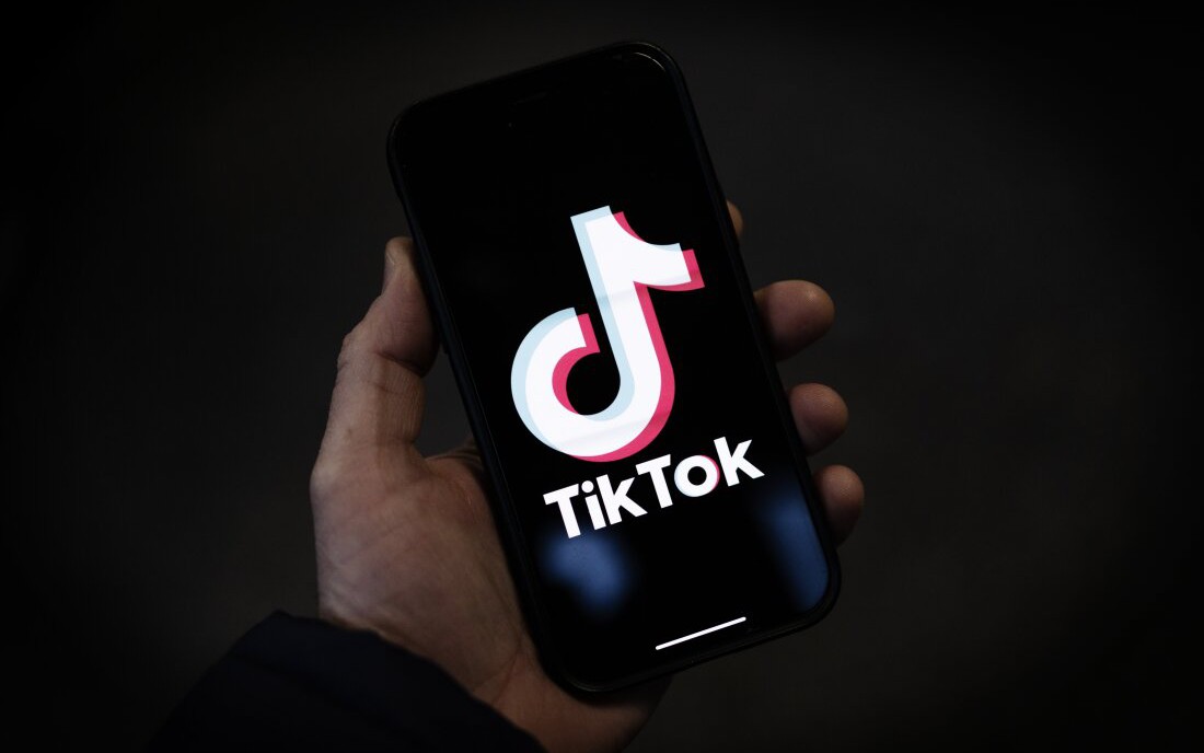 Lận đận ở nhiều nước, vì sao TikTok vẫn sôi động tại Việt Nam?