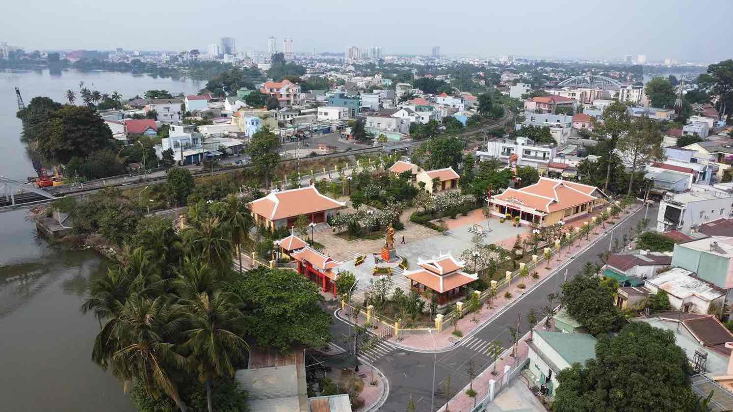 Thăm đền B&igrave;nh K&iacute;nh, nghe chuyện người mở c&otilde;i Phương Nam- Ảnh 1.