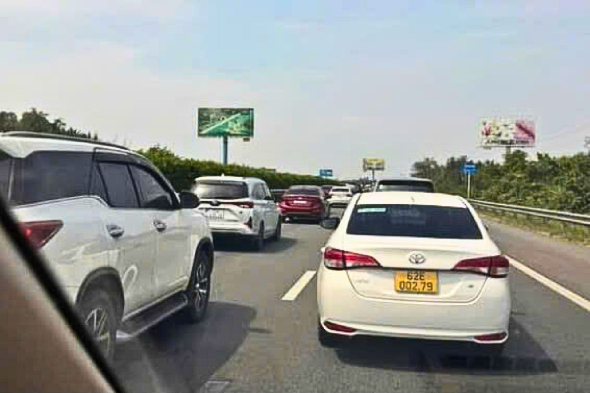 Va chạm liên hoàn trên cao tốc TP HCM - Long Thành, ùn ứ kéo dài- Ảnh 2.