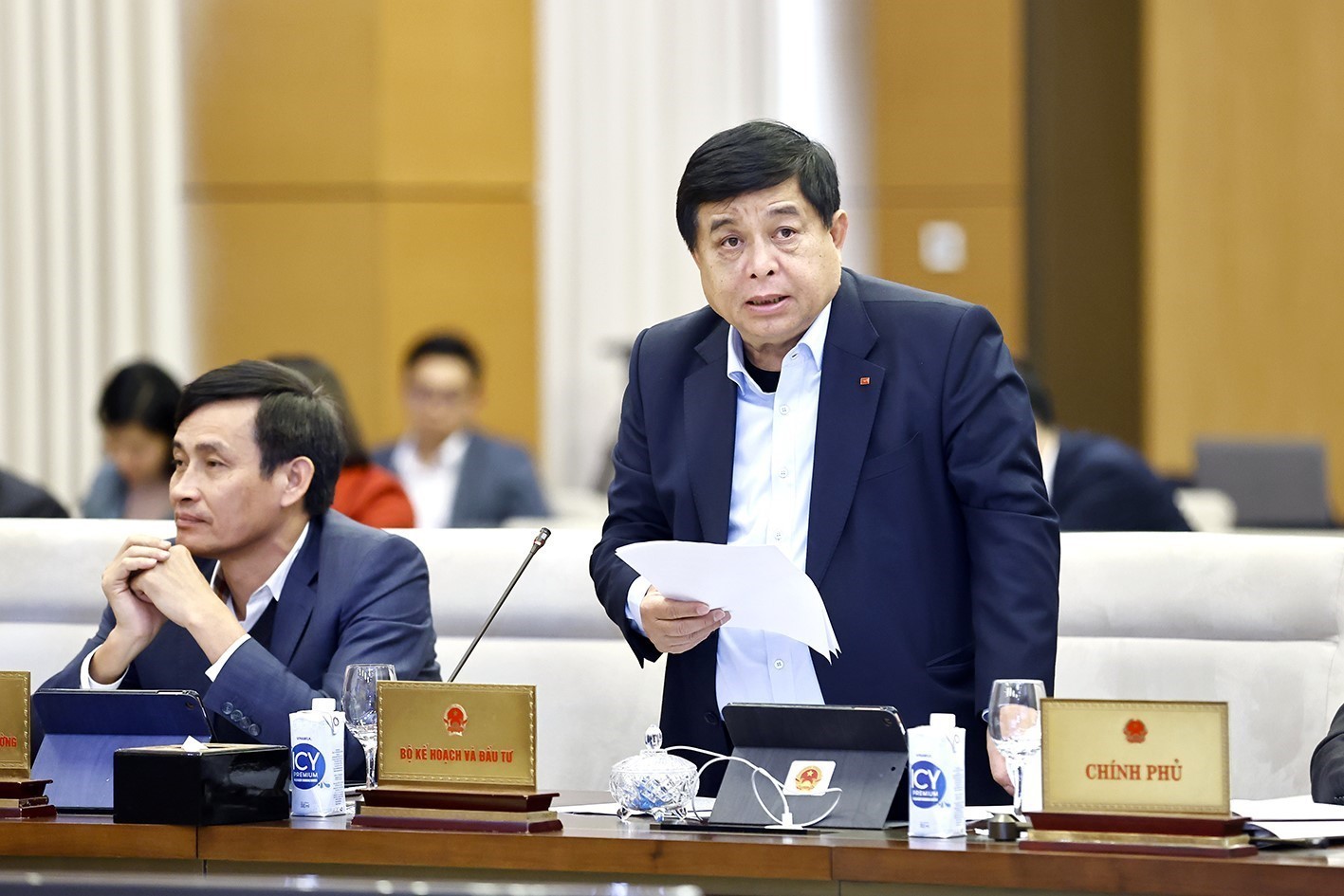 Bộ trưởng Bộ Giao th&ocirc;ng Vận tải Trần Hồng Minh tr&igrave;nh b&agrave;y dự &aacute;n đường sắt L&agrave;o Cai - H&agrave; Nội - Hải Ph&ograve;ng Ảnh: TTXVN