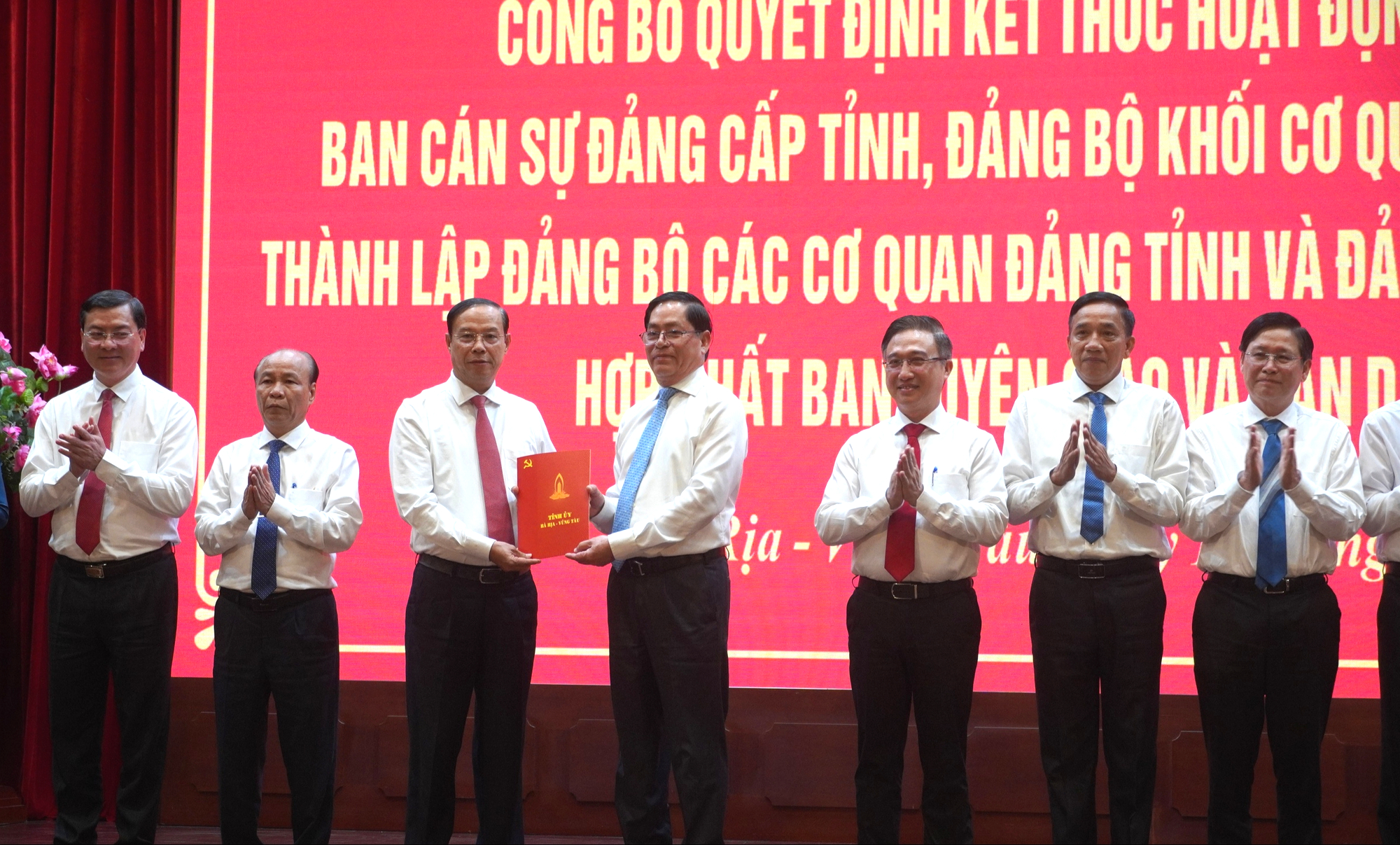 Chủ tịch UBND tỉnh B&agrave; Rịa - Vũng T&agrave;u giữ chức B&iacute; thư Đảng ủy UBND tỉnh- Ảnh 1.