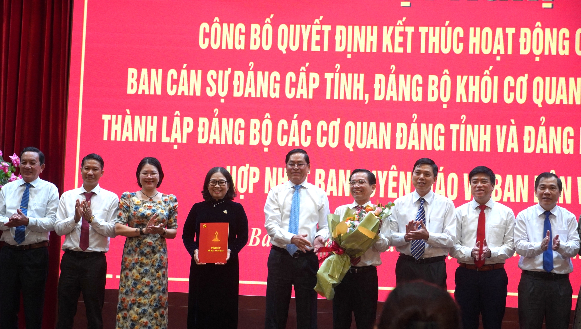 Chủ tịch UBND tỉnh B&agrave; Rịa - Vũng T&agrave;u giữ chức B&iacute; thư Đảng ủy UBND tỉnh- Ảnh 2.
