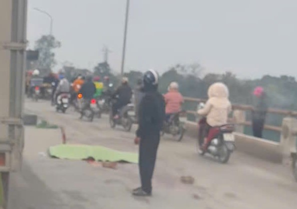 Người đ&agrave;n &ocirc;ng bị xe tải t&ocirc;ng tử vong khi đi tập thể dục- Ảnh 1.