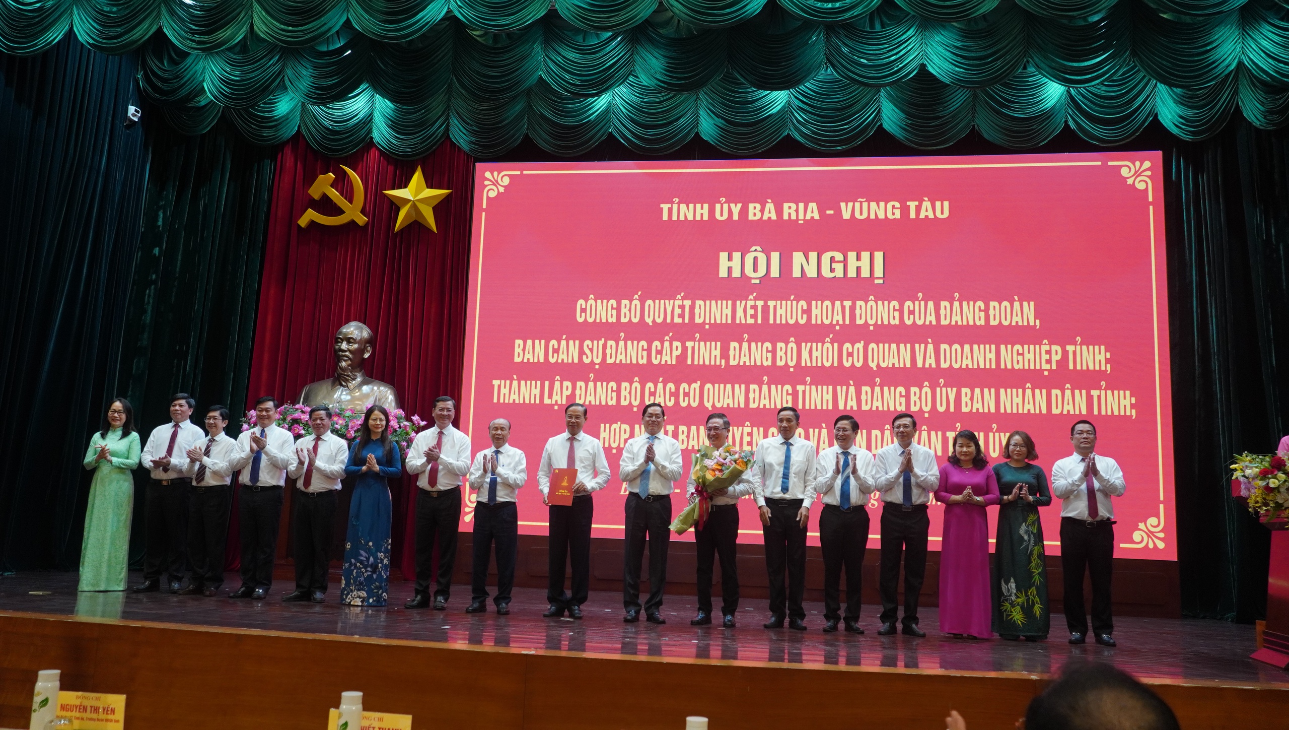 5 ủy vi&ecirc;n Ban Thường vụ Tỉnh ủy B&agrave; Rịa - Vũng T&agrave;u xin nghỉ c&ocirc;ng t&aacute;c trước tuổi- Ảnh 2.