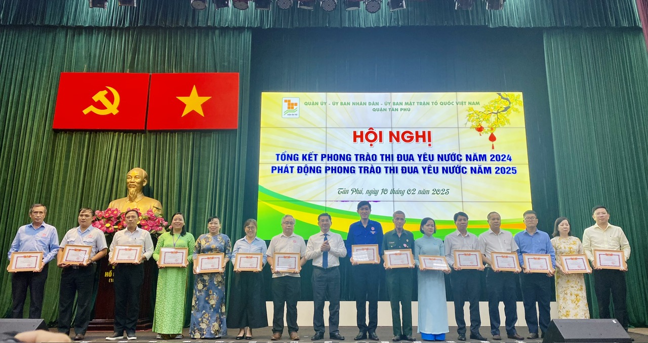 Ph&oacute; Chủ tịch Thường trực UBND TP HCM: Ch&uacute; trọng khen thưởng người lao động trực tiếp- Ảnh 1.