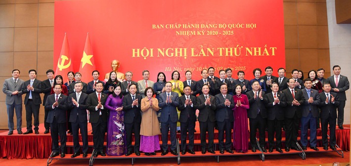 Chủ tịch Quốc hội chủ tr&igrave; Hội nghị đầu ti&ecirc;n của Ban Chấp h&agrave;nh Đảng bộ Quốc hội- Ảnh 4.