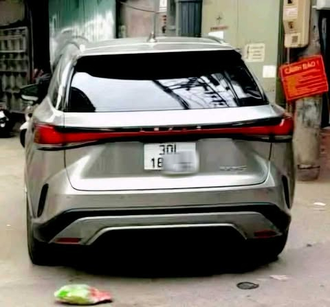 C&ocirc;ng an truy t&igrave;m t&agrave;i xế hạng sang Lexus h&agrave;nh hung nam shipper- Ảnh 3.
