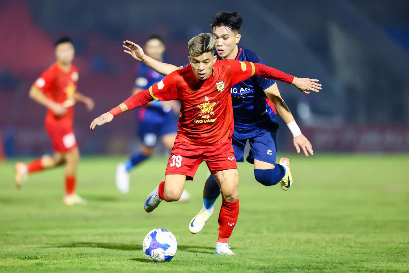 V-League: Gay cấn ở nh&oacute;m cuối- Ảnh 1.