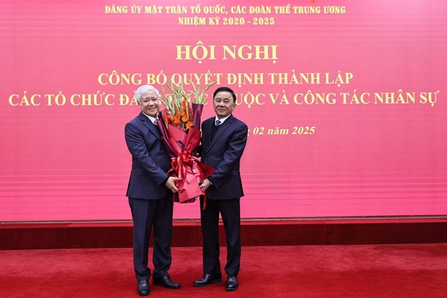 Đảng ủy Mặt trận Tổ quốc, các đoàn thể Trung ương công bố nhiều quyết định nhân sự- Ảnh 1.