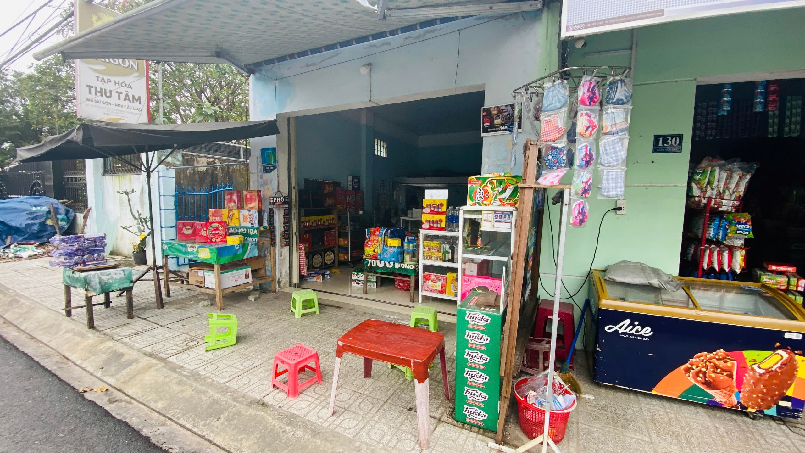 Ch&agrave;ng trai c&ugrave;ng l&uacute;c đ&iacute;nh h&ocirc;n 2 c&ocirc; g&aacute;i: Người trong cuộc n&oacute;i g&igrave;?- Ảnh 1.