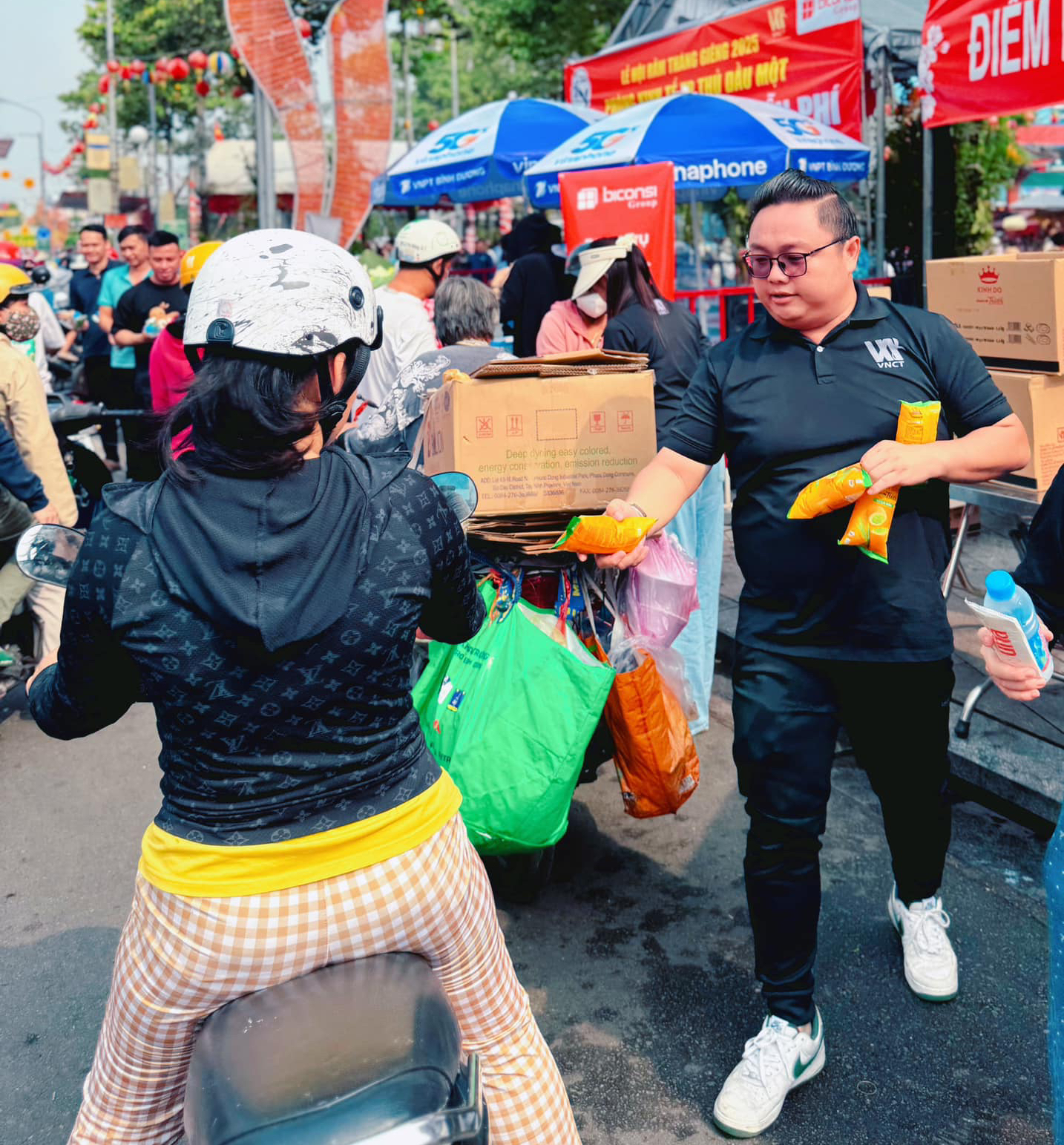 Những h&igrave;nh ảnh tại lễ hội rằm th&aacute;ng Gi&ecirc;ng "độc, lạ B&igrave;nh Dương"- Ảnh 7.