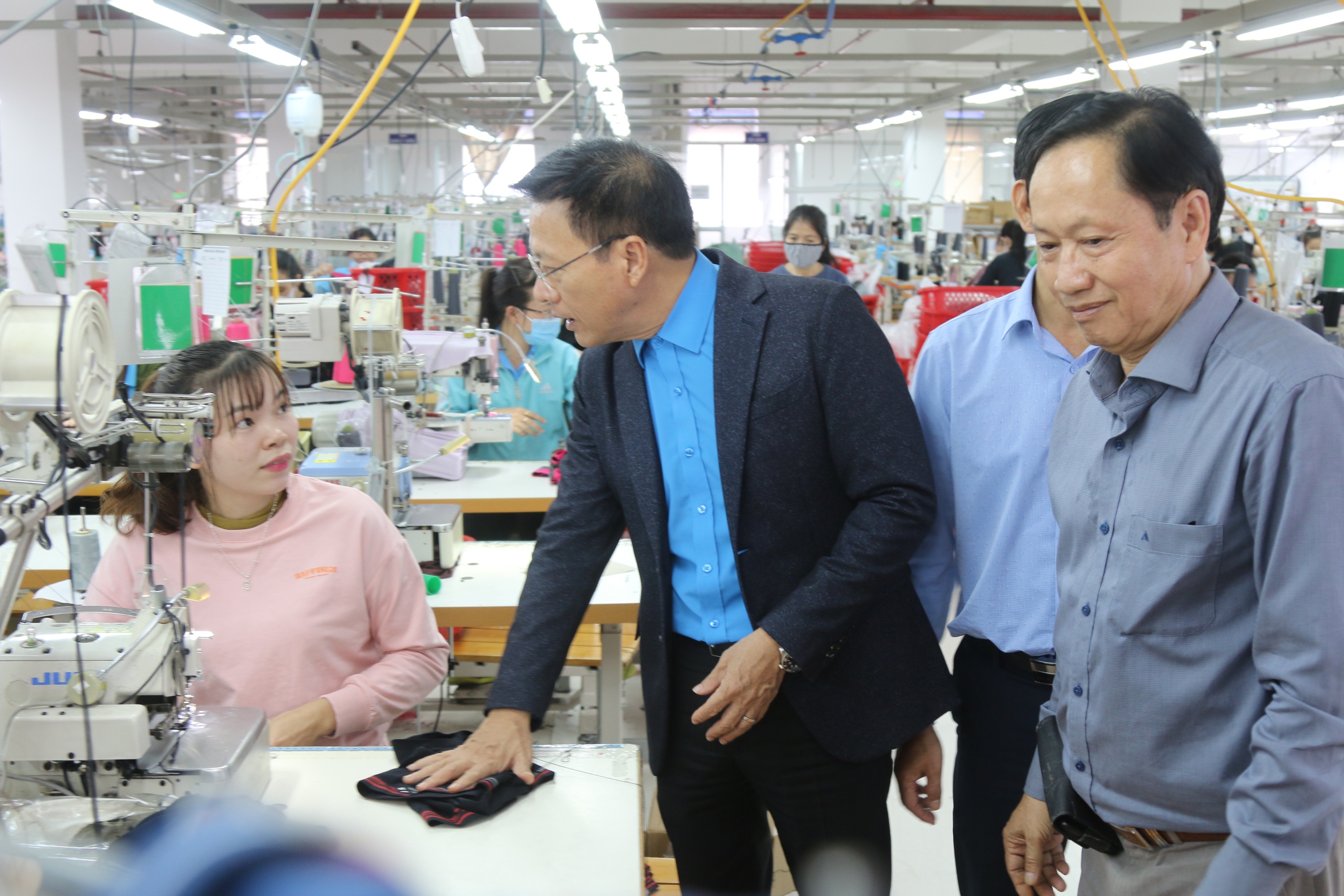 L&atilde;nh đạo LĐLĐ Kh&aacute;nh Ho&agrave; thăm động vi&ecirc;n doanh nghiệp, người lao động đầu năm mới
- Ảnh 3.