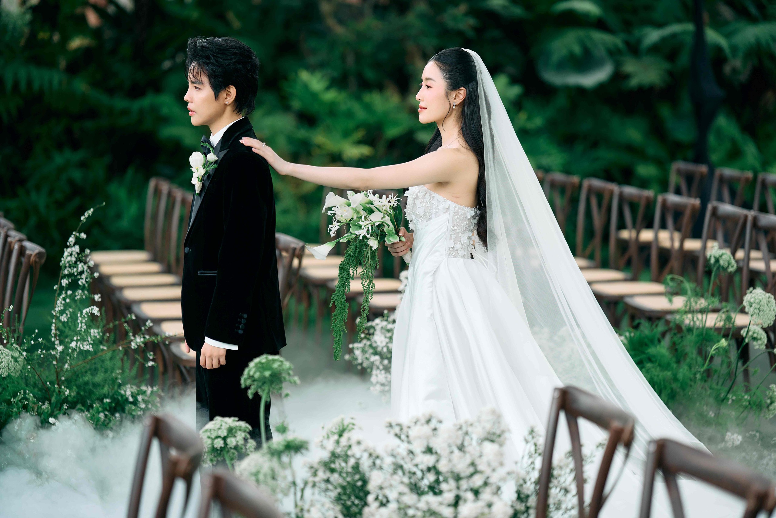 Vũ Cát Tường nhòe nước mắt khi đón cô dâu
- Ảnh 6.
