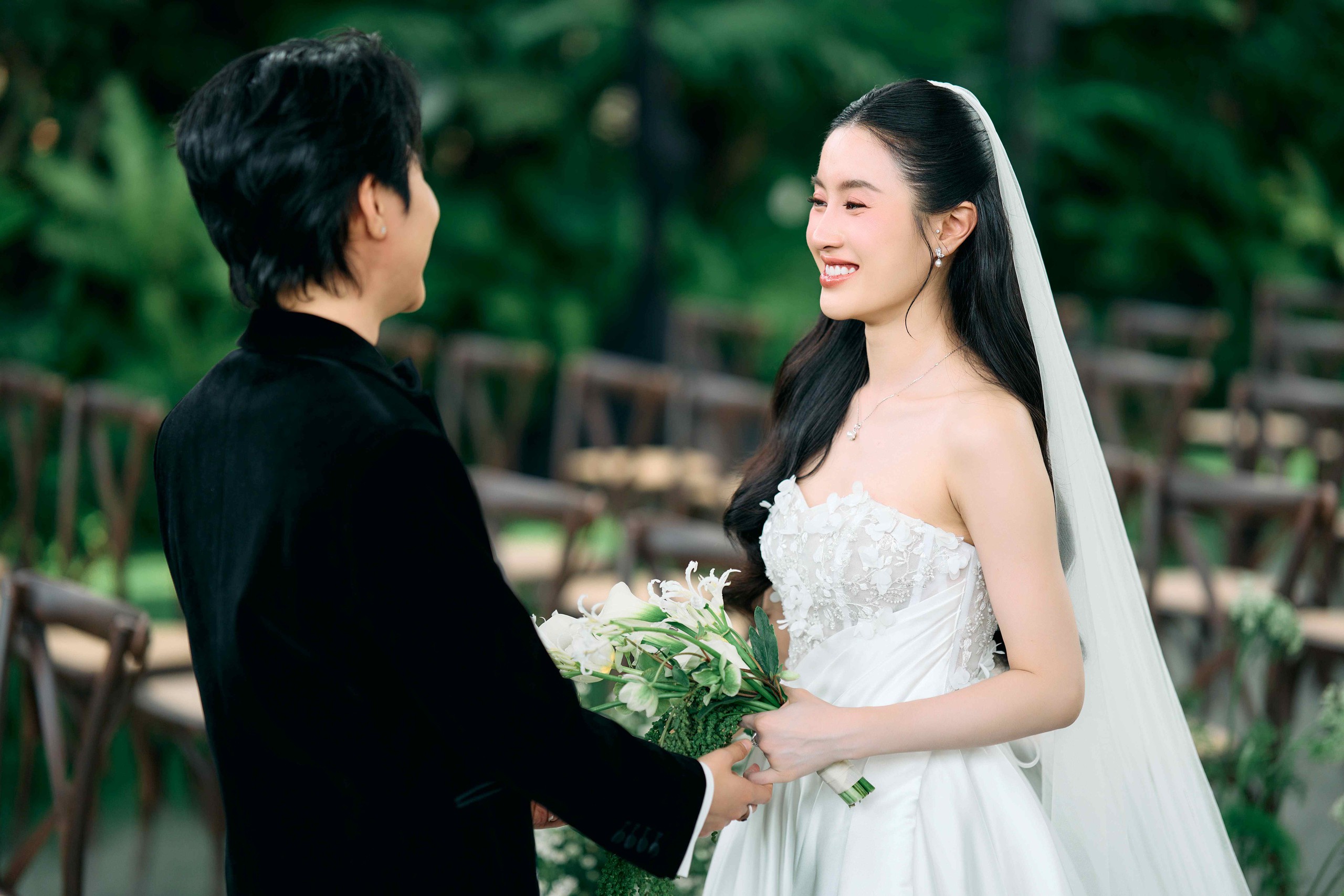 Vũ Cát Tường nhòe nước mắt khi đón cô dâu
- Ảnh 4.
