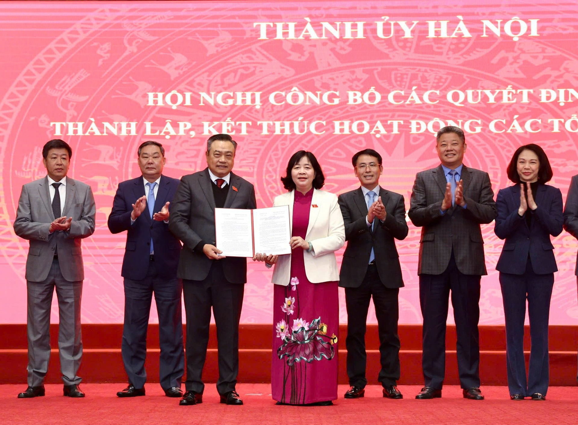 H&agrave; Nội c&ocirc;ng bố c&aacute;c quyết định về c&ocirc;ng t&aacute;c c&aacute;n bộ v&agrave; c&aacute;c tổ chức Đảng mới- Ảnh 1.