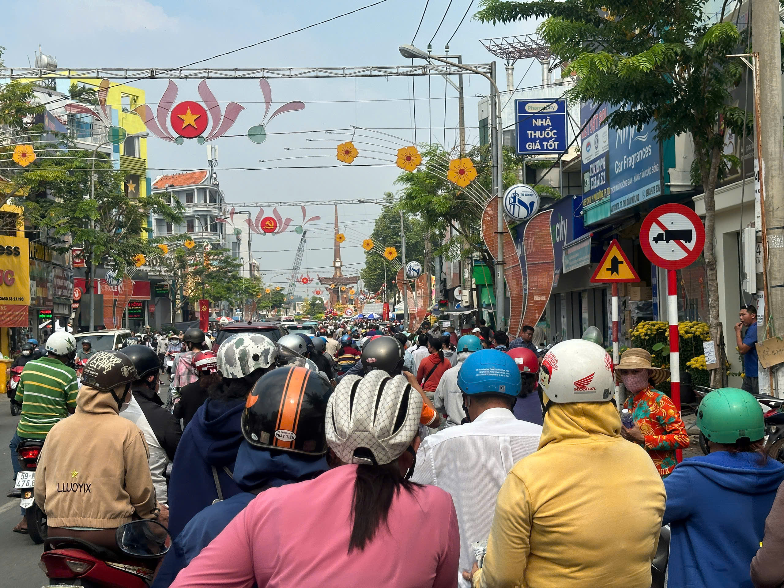 Những h&igrave;nh ảnh tại lễ hội rằm th&aacute;ng Gi&ecirc;ng "độc, lạ B&igrave;nh Dương"- Ảnh 2.
