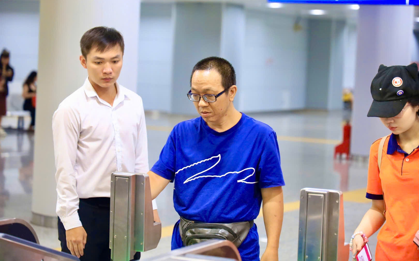 Samsung, Mastercard đồng h&agrave;nh, n&acirc;ng tầm hiện đại metro số 1