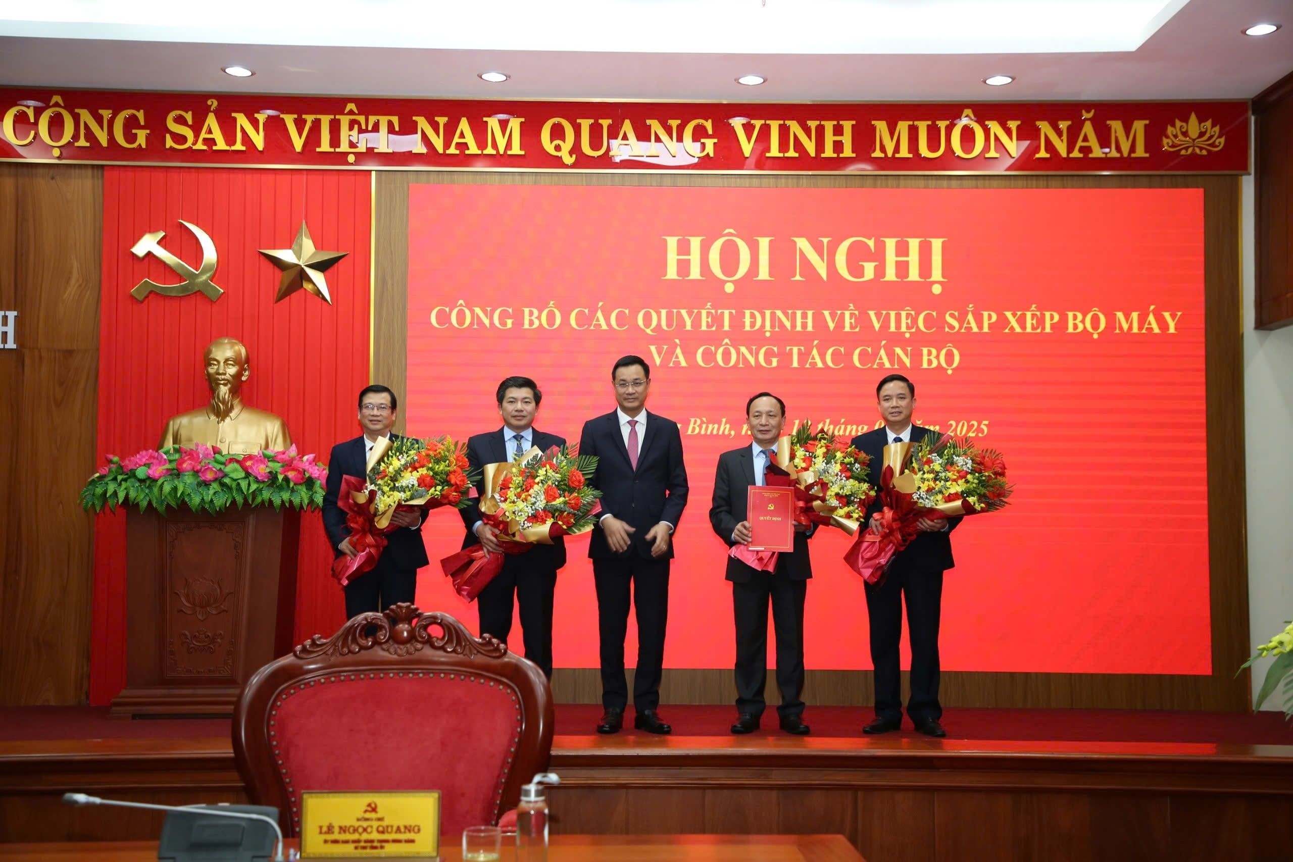 Quảng B&igrave;nh: Kiện to&agrave;n bộ m&aacute;y, điều động bổ nhiệm nhiều nh&acirc;n sự chủ chốt- Ảnh 1.