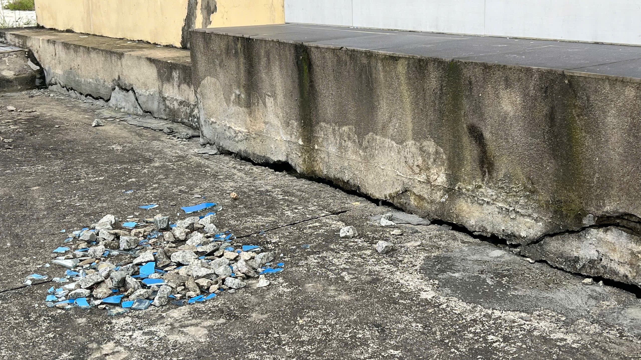 Tường nứt, nền l&uacute;n ở cảng c&aacute; 220 tỉ đồng mới ho&agrave;n thiện thi c&ocirc;ng- Ảnh 3.