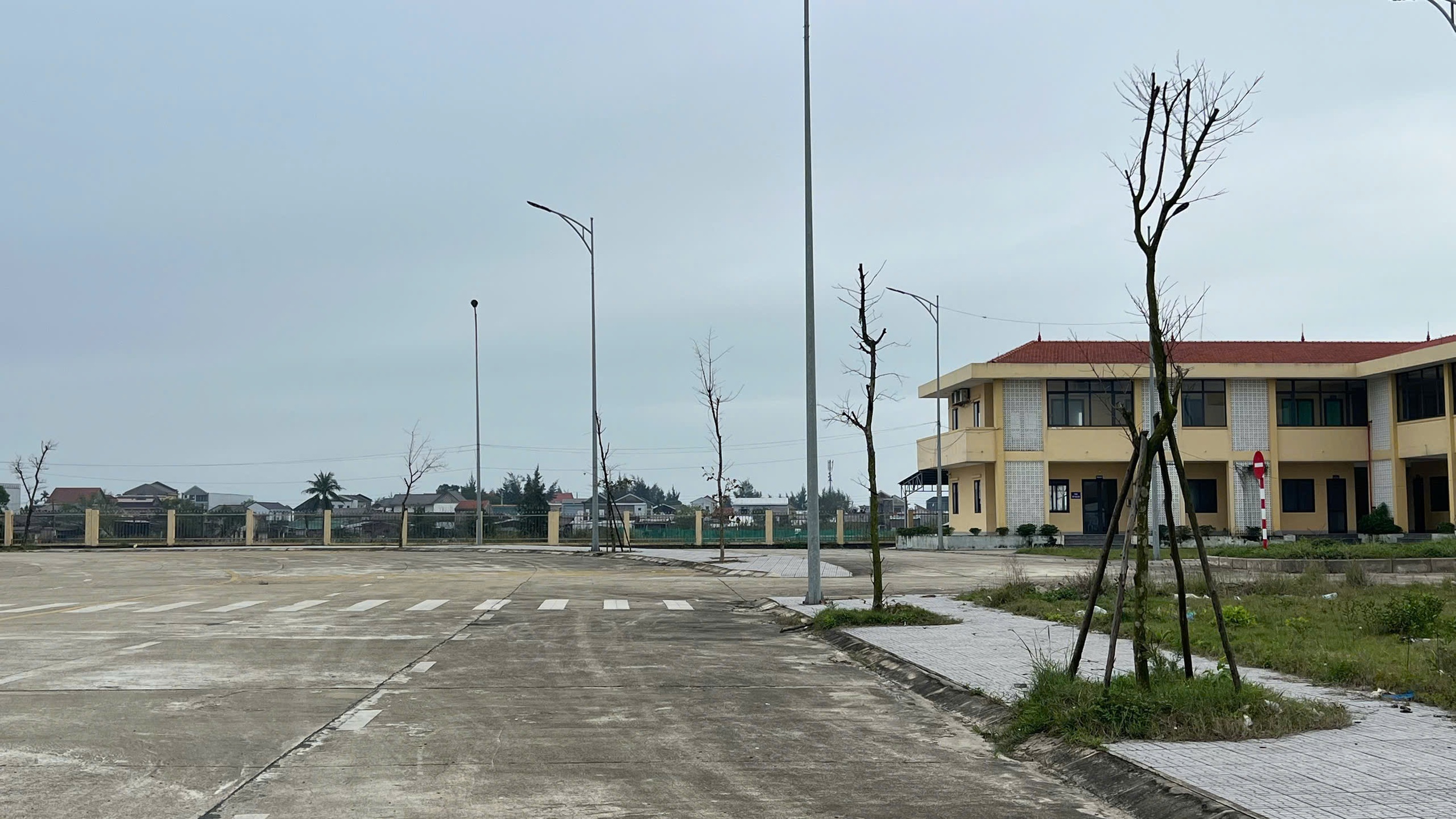 Tường nứt, nền l&uacute;n ở cảng c&aacute; 220 tỉ đồng mới ho&agrave;n thiện thi c&ocirc;ng- Ảnh 19.