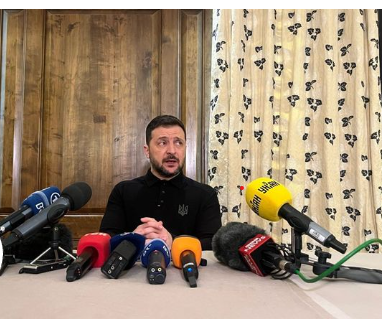 Tổng thống Ukraine Zelensky trả lời truyền th&ocirc;ng ng&agrave;y 14-2. Ảnh Sky News