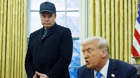 Tổng thống Donald Trump đ&atilde; giao ph&oacute; cho tỉ ph&uacute; Elon Musk nhiệm vụ cắt giảm l&atilde;ng ph&iacute; bằng c&aacute;ch cắt giảm chi ti&ecirc;u của ch&iacute;nh phủ v&agrave; tăng hiệu quả. Ảnh: Bloomberg