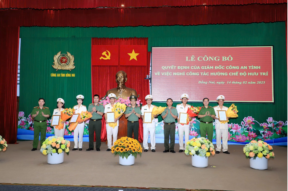 13 l&atilde;nh đạo cấp ph&ograve;ng, cấp huyện C&ocirc;ng an tỉnh Đồng Nai nghỉ hưu trước tuổi- Ảnh 2.