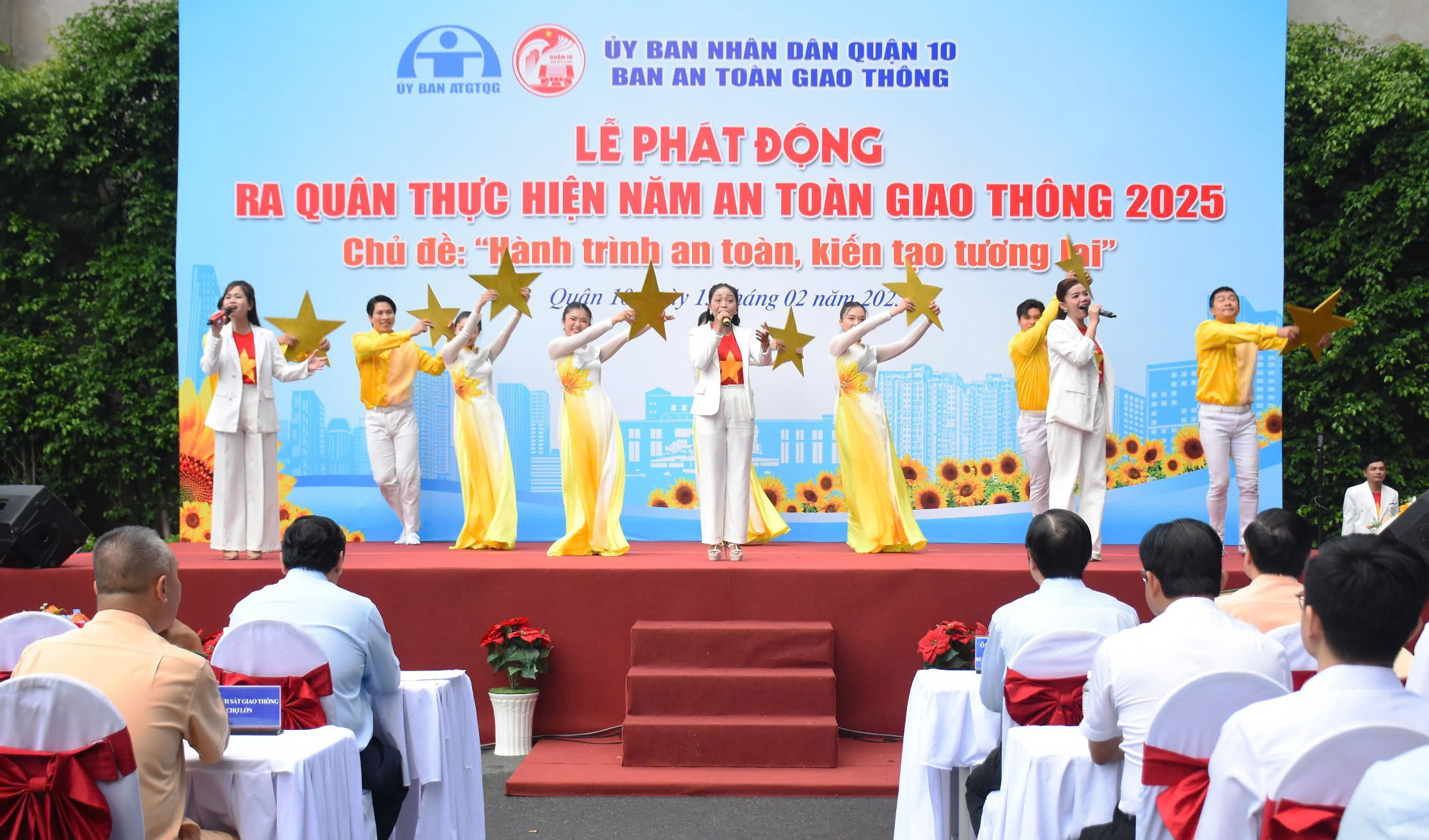 Quận 10 - TP HCM ra qu&acirc;n thực hiện Năm An to&agrave;n giao th&ocirc;ng 2025- Ảnh 1.