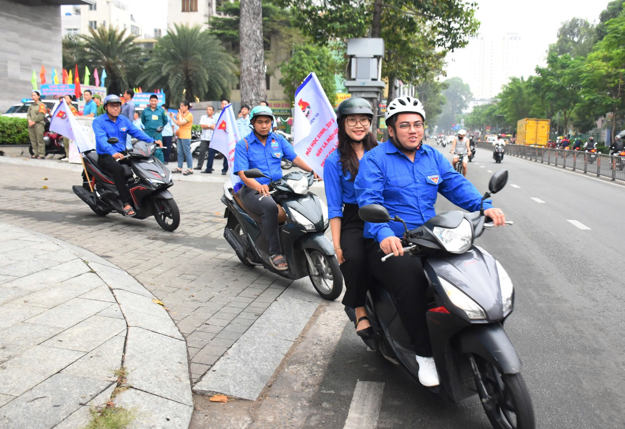 Quận 10 - TP HCM ra qu&acirc;n thực hiện Năm An to&agrave;n giao th&ocirc;ng 2025- Ảnh 4.
