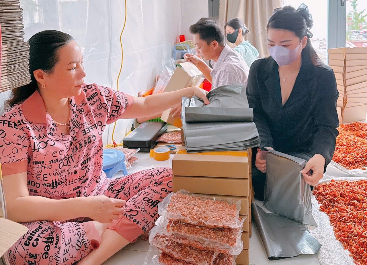 Shop của anh Điệp Minh Sơn đ&oacute;ng h&agrave;ng t&ocirc;m kh&ocirc; sau c&aacute;c phi&ecirc;n livestreamẢnh: AN NA