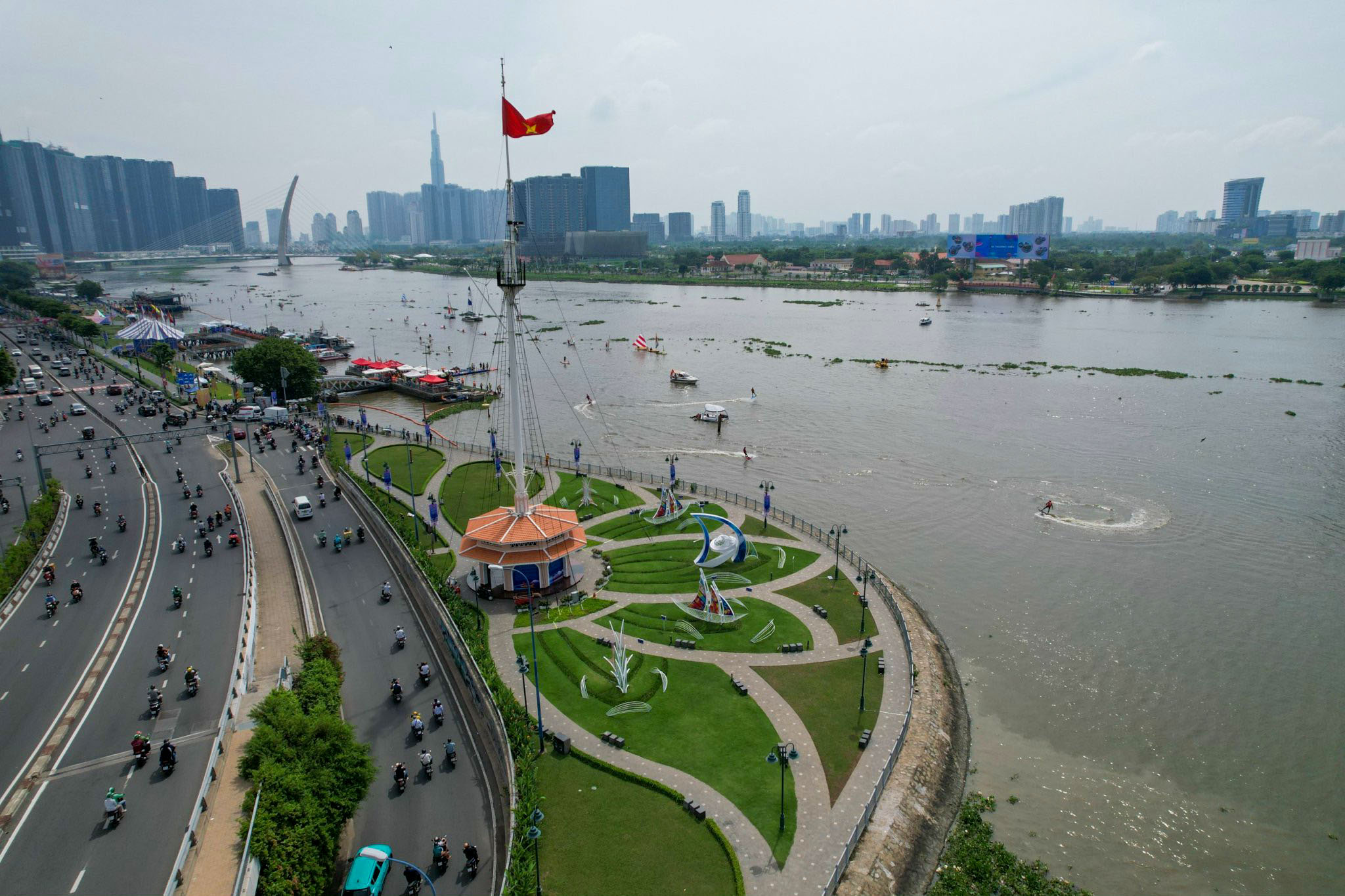 TP HCM hướng đến mục ti&ecirc;u năm 2025 tăng trưởng 2 con sốẢnh: HO&Agrave;NG TRIỀU