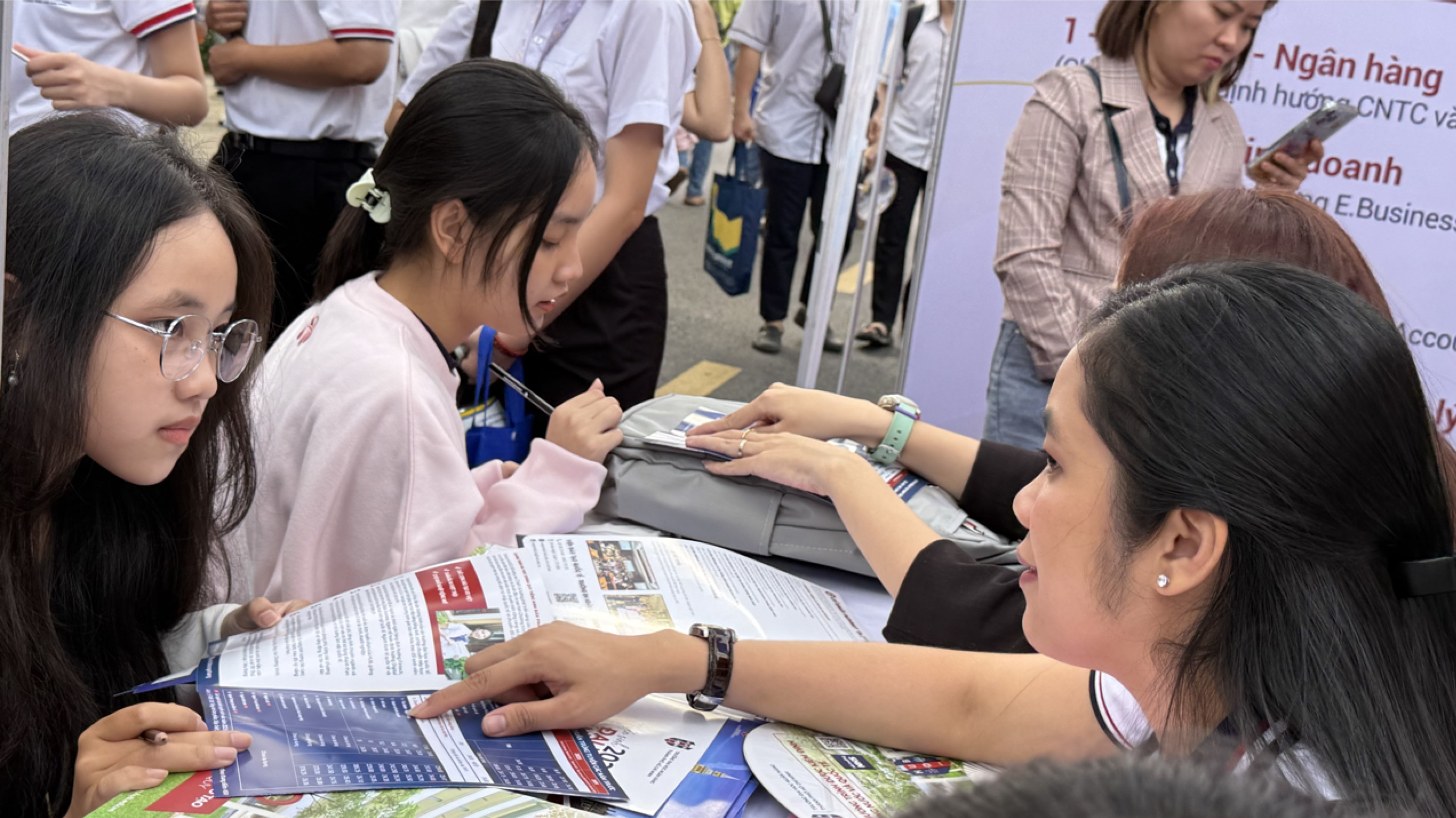 Bỏ hẳn phương thức x&eacute;t tuyển đại học sớm- Ảnh 1.