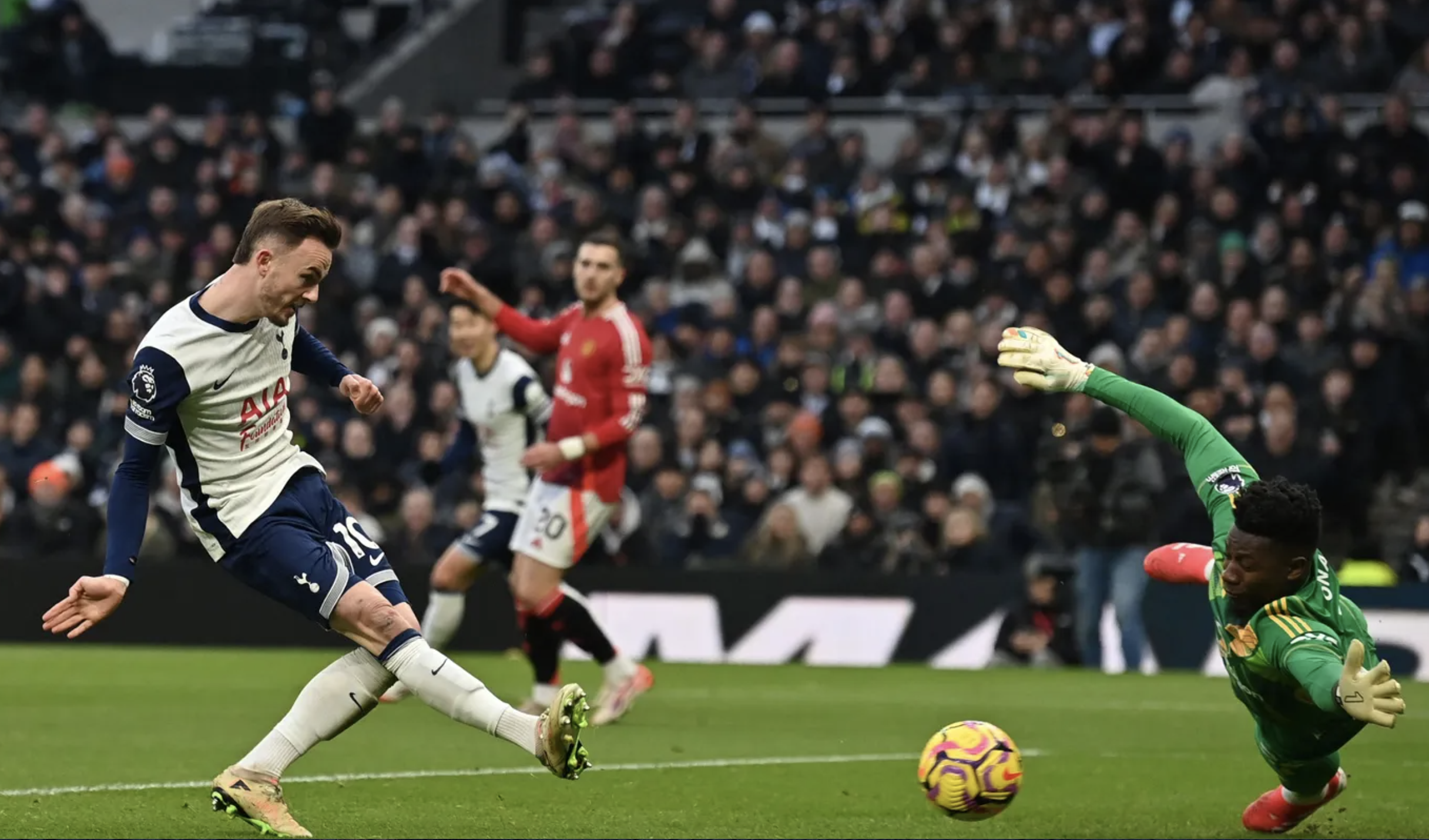 Gục ng&atilde; trước Tottenham, Man United trượt d&agrave;i bảng xếp hạng- Ảnh 2.
