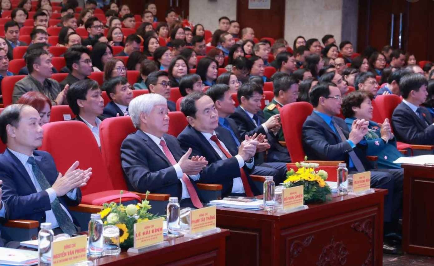 Biểu dương 95 c&ocirc;ng nh&acirc;n lao động ti&ecirc;u biểu l&agrave; đảng vi&ecirc;n Đảng Cộng sản Việt Nam- Ảnh 1.