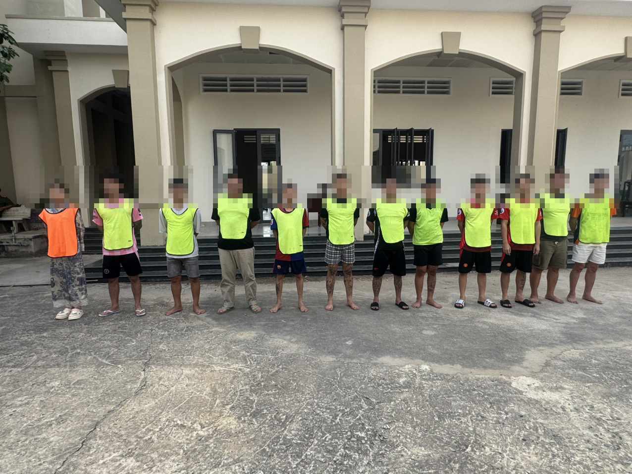 Kịch bản dẫn dụ &ldquo;xuy&ecirc;n bi&ecirc;n giới&rdquo; v&agrave; b&iacute; mật b&ecirc;n trong t&ograve;a nh&agrave; của băng nh&oacute;m tội phạm ở Campuchia
- Ảnh 2.