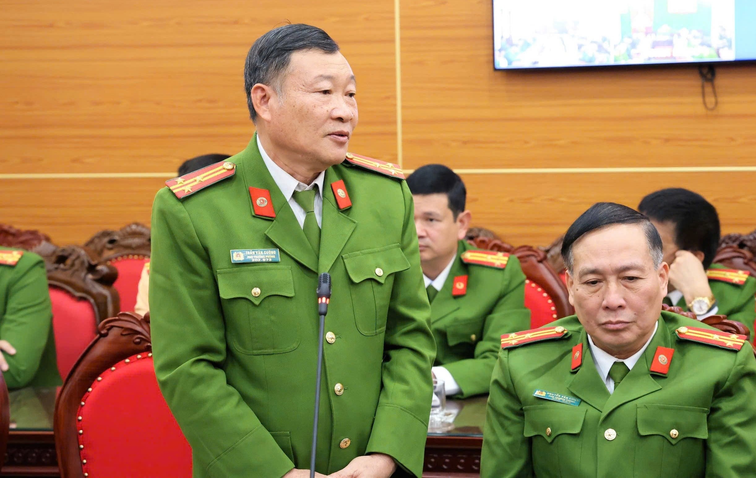 13 l&atilde;nh đạo cấp ph&ograve;ng, cấp huyện C&ocirc;ng an 1 tỉnh xin nghỉ hưu trước tuổi- Ảnh 2.