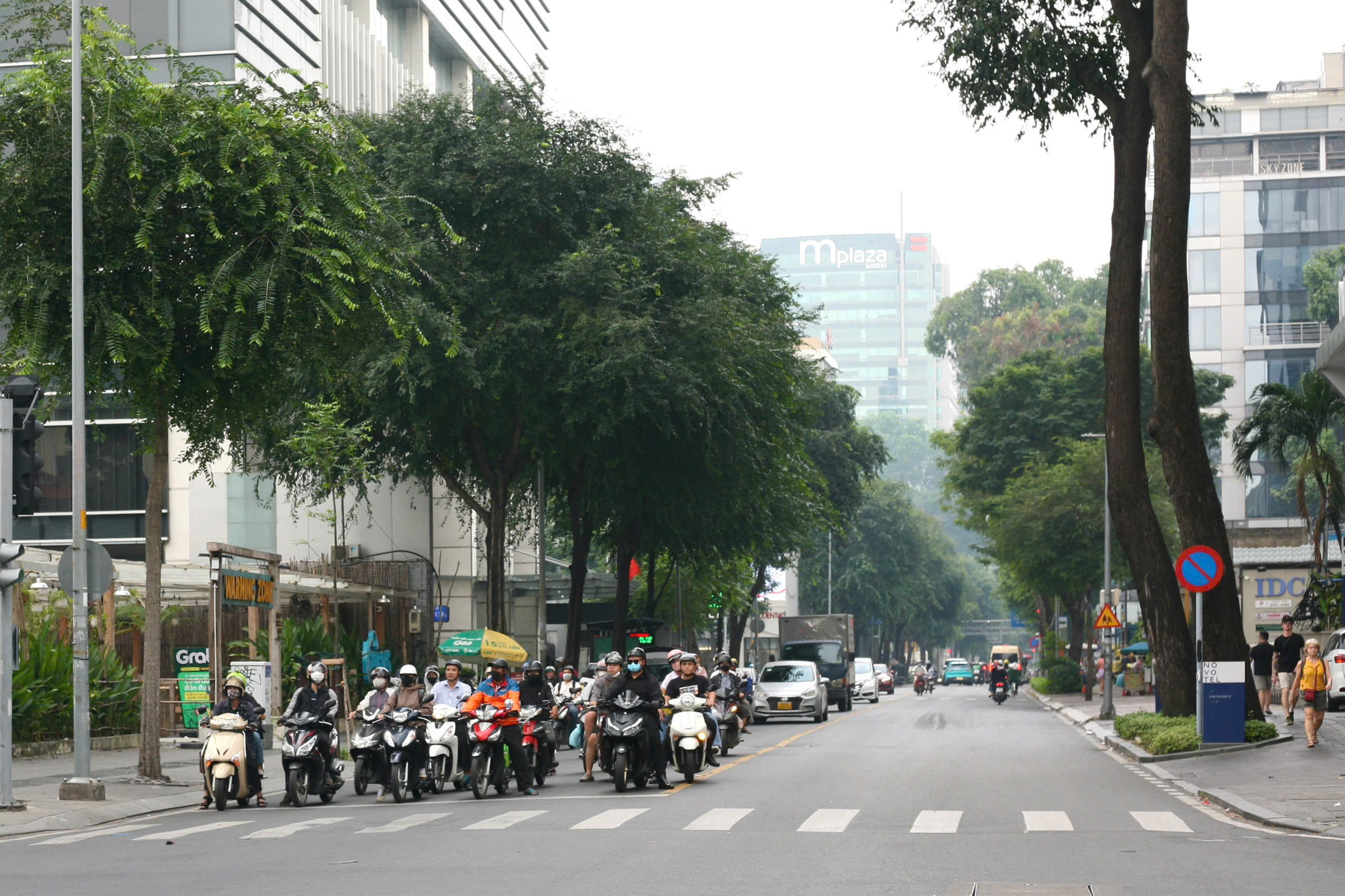 Thời tiết TP HCM h&ocirc;m nay, 18-2: Trời dịu nắng, tia UV gắt, ra đường đừng qu&ecirc;n &aacute;o chống nắng- Ảnh 1.