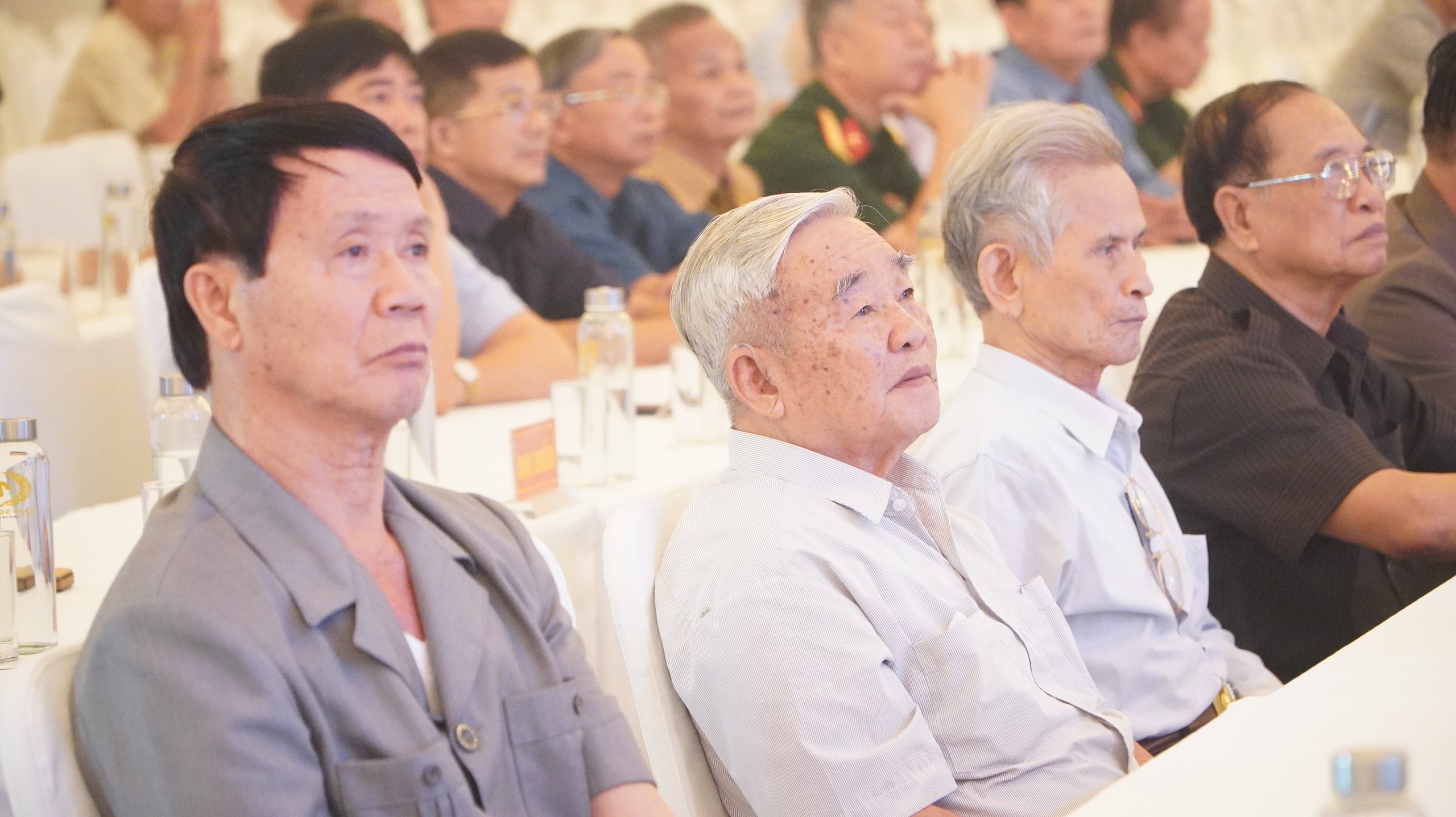 Qu&acirc;n khu 7 gặp mặt hơn 1.000 c&aacute;n bộ cao cấp Qu&acirc;n đội nghỉ hưu, nghỉ c&ocirc;ng t&aacute;c- Ảnh 5.