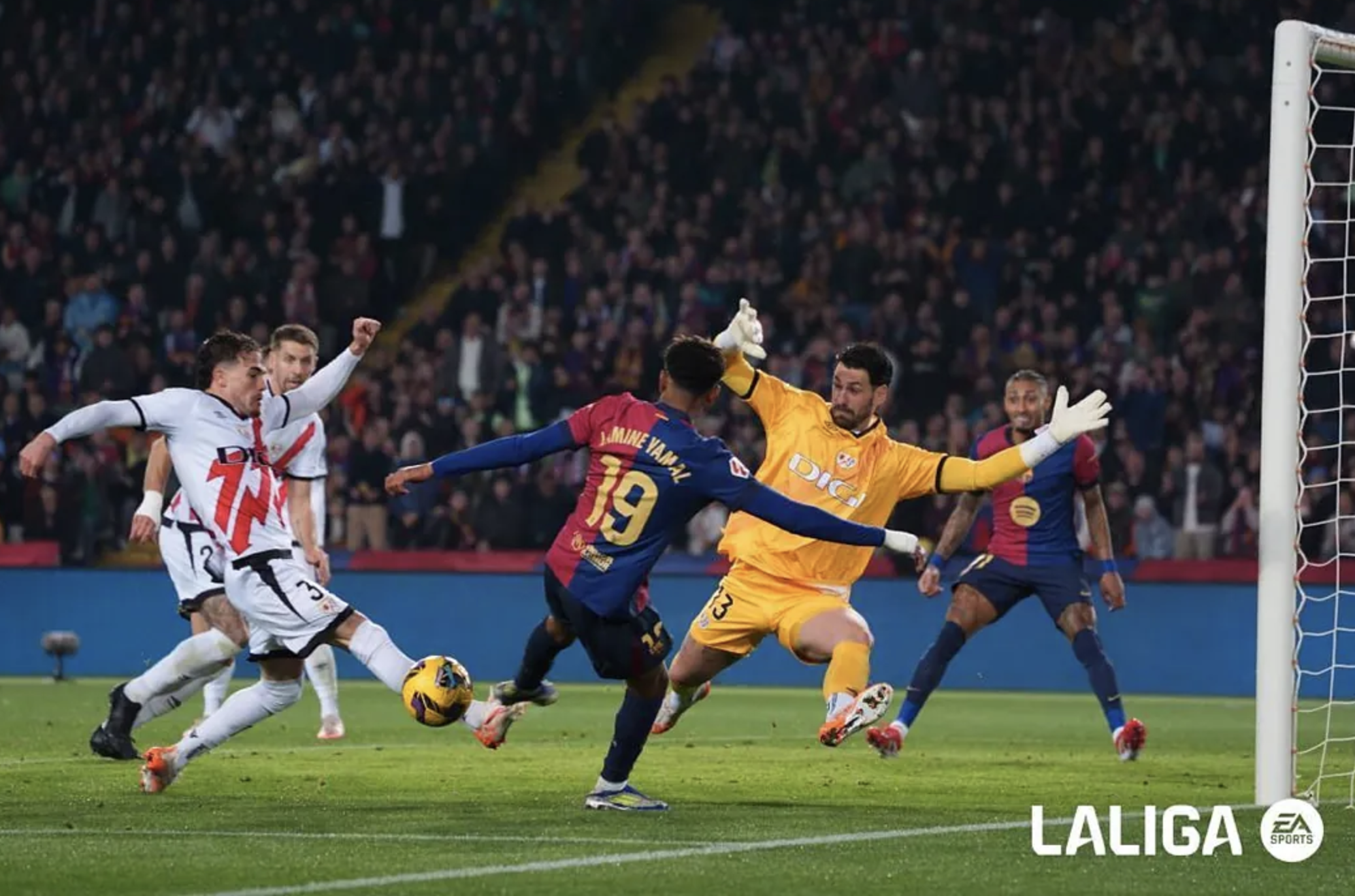 Thắng chật vật Vallecano, Barcelona trở lại ng&ocirc;i đầu La Liga- Ảnh 4.