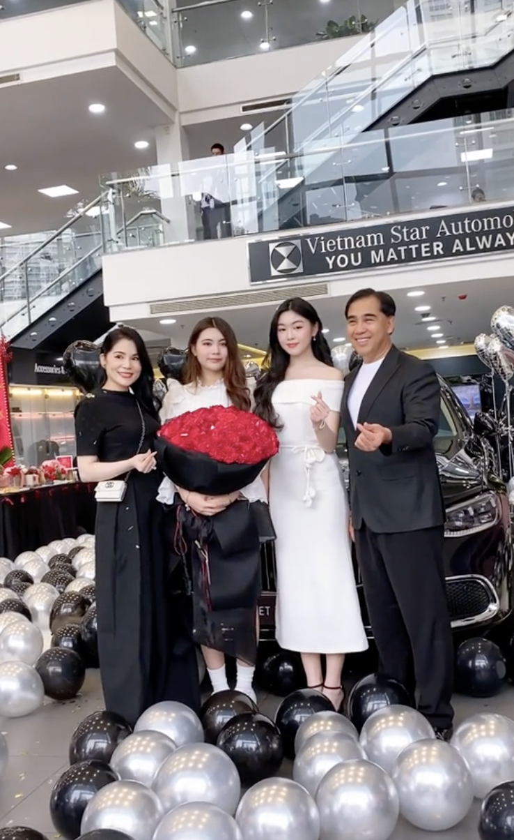 Con gái Quyền Linh mua xe hơn 8 tỉ ở tuổi 19 gây tranh cãi, vì sao?
- Ảnh 3.