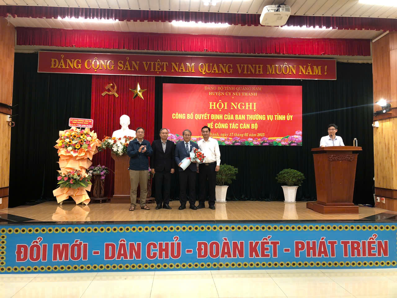 &Ocirc;ng Văn Anh Tuấn l&agrave;m B&iacute; thư Huyện ủy N&uacute;i Th&agrave;nh, tỉnh Quảng Nam- Ảnh 1.