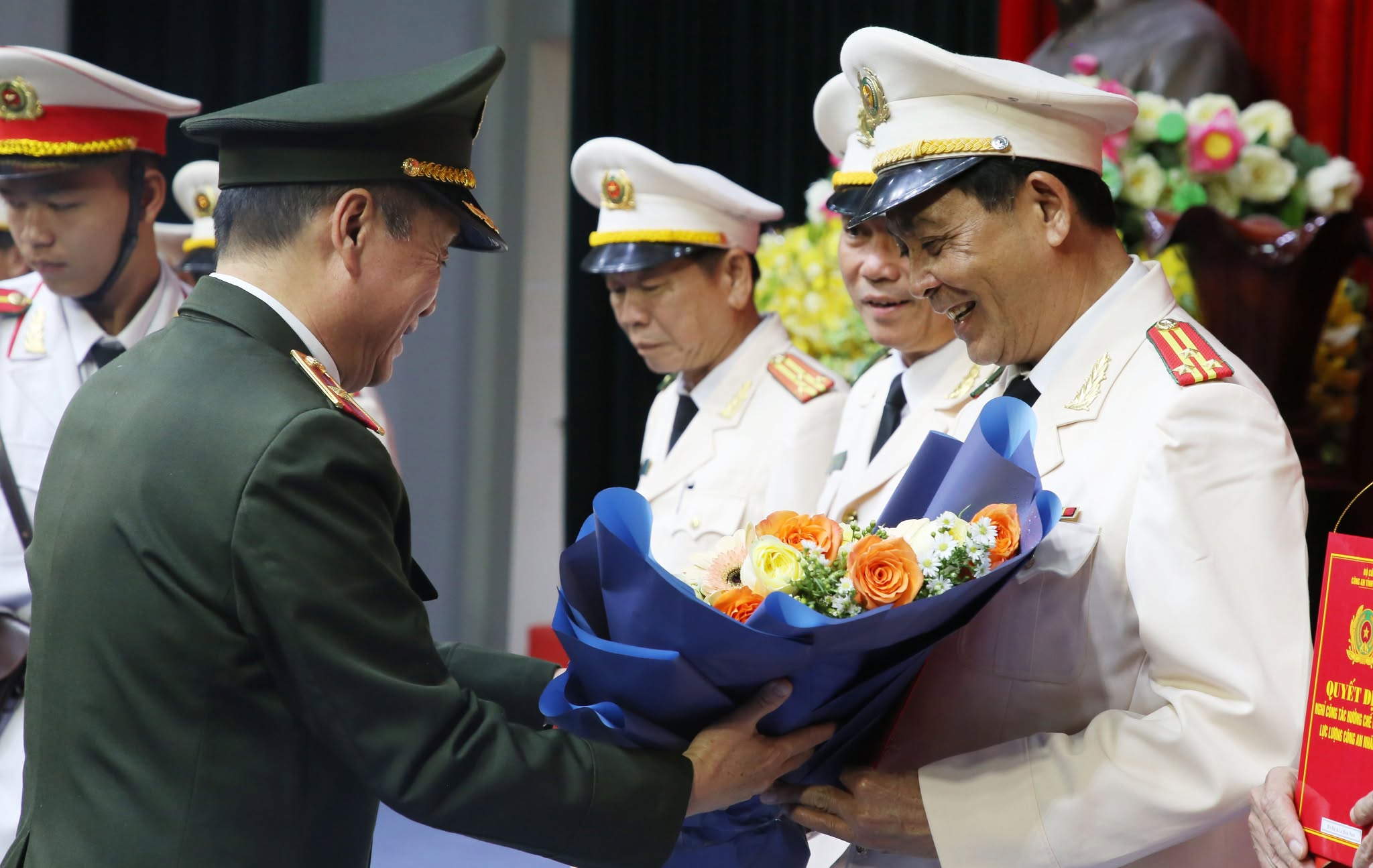 22 c&aacute;n bộ l&atilde;nh đạo C&ocirc;ng an Quảng Nam nghỉ trước tuổi, tạo cơ hội cho lớp trẻ- Ảnh 2.