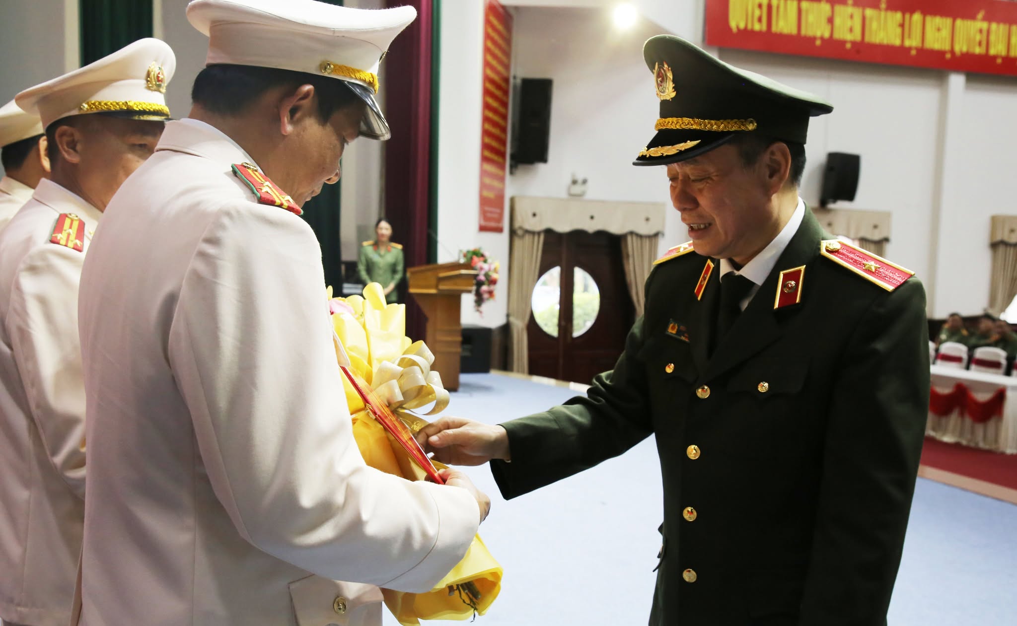 22 c&aacute;n bộ l&atilde;nh đạo C&ocirc;ng an Quảng Nam nghỉ trước tuổi, tạo cơ hội cho lớp trẻ- Ảnh 1.