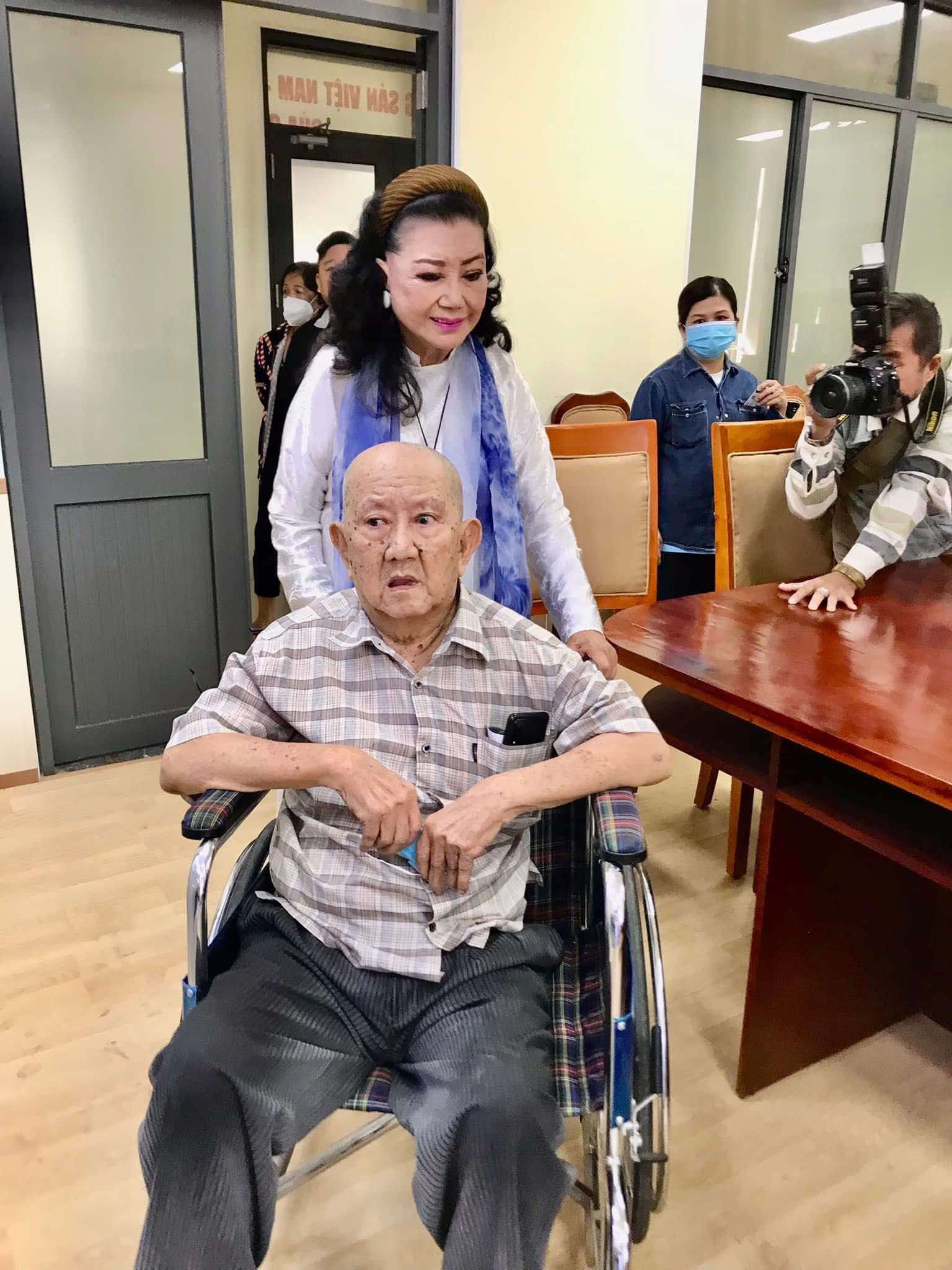 NSND Kim Cương tổ chức đợt 2 kh&aacute;m tổng qu&aacute;t cho nghệ sĩ ngh&egrave;o- Ảnh 1.